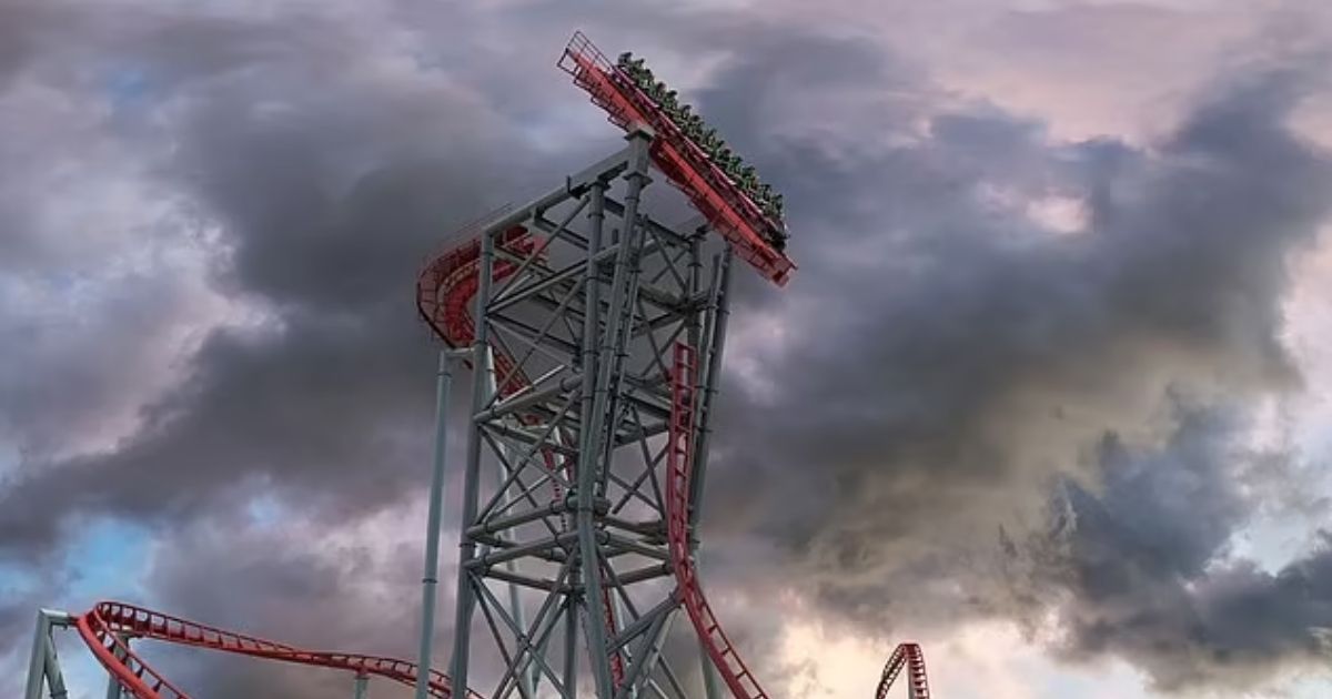 copy of articles thumbnail 1200 x 630 47 3.jpg - Heart-Stopping Moment As Roller Coaster DISCONNECTS From the Track in Mid-Air