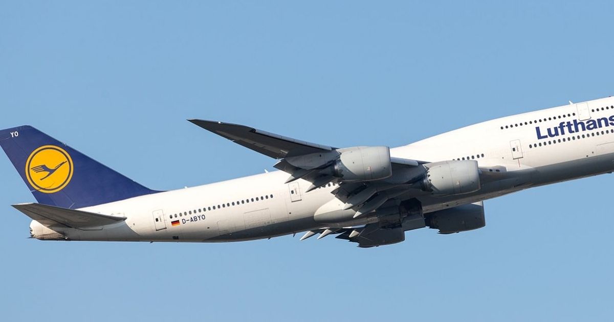 copy of articles thumbnail 1200 x 630 63.jpg - Harrowing Details Emerge After Plane Forced to Fly Without Pilot for 10 Minutes After Copilot Collapsed with Over 200 Onboard