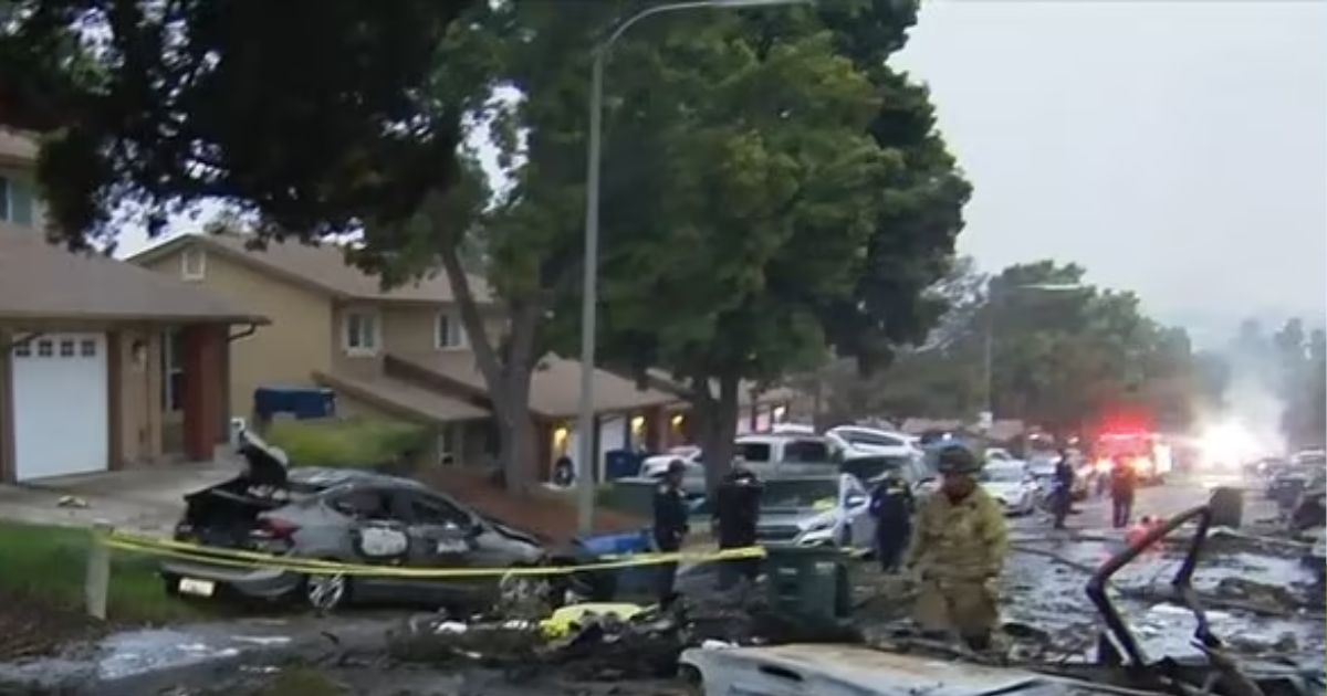 copy of articles thumbnail 1200 x 630 71.jpg - Plane CRASHES In San Diego Neighborhood Setting 15 Homes and Multiple Cars on Fire