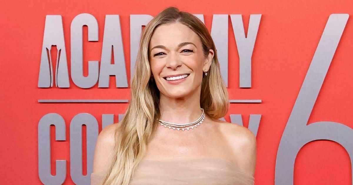 copy of articles thumbnail 1200 x 630 2025 06 26t110115 317.jpg - Panic As Country Superstar LeAnn Rimes Rushed To Hospital After Her TEETH Fell Out During Live Performance
