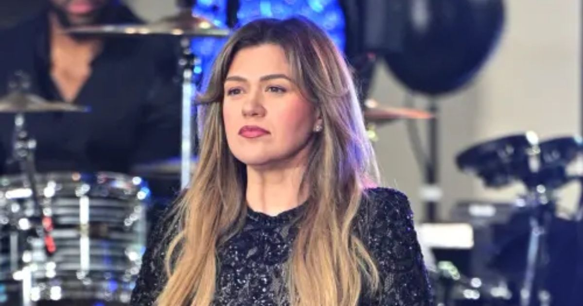 copy of articles thumbnail 1200 x 630 2025 07 10t162958 476.jpg - 'She's Walking on Thin Ice!'- Kelly Clarkson Is Not Doing Well Mentally As Star CANCELS All Shows Abruptly