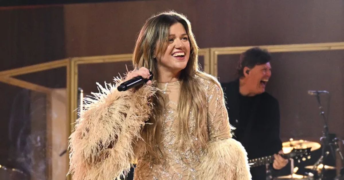 copy of articles thumbnail 1200 x 630 2025 07 13t162848 352.jpg - ‘I Cried, It Hurt, It Sucked!’- Fans Rejoice After Kelly Clarkson Puts on Brave Face And Returns to Stage After ‘Walking on Thin Ice’