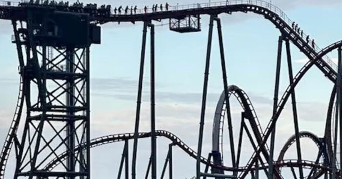 copy of articles thumbnail 1200 x 630 2025 07 29t142619 832.jpg - 'Tilt' Coaster Siren's Curse Malfunctions for Fourth Time in 25 Days, Forcing Riders to Climb Down Steep 160-Feet Curve