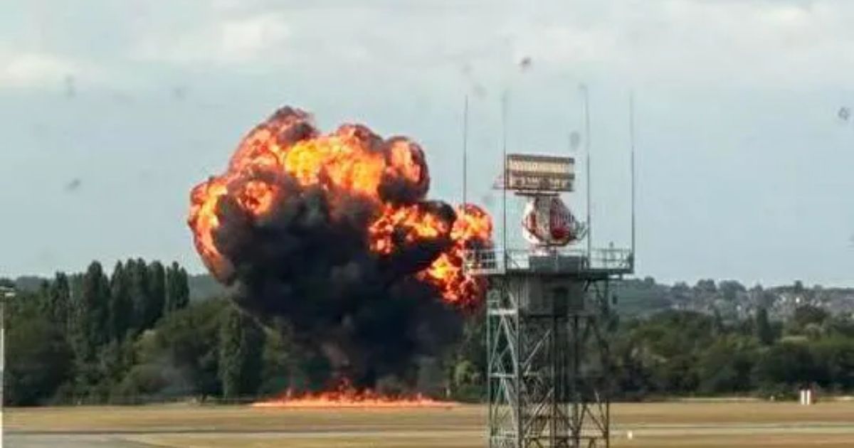 copy of articles thumbnail 1200 x 630 96 2.jpg - Witnesses Describe Horror As Plane Violently Crashes To The Ground After Pilots 'Waved to Children'
