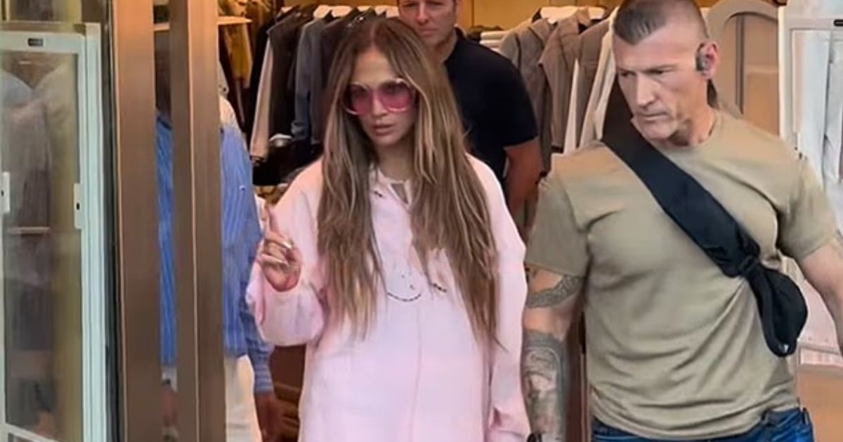 copy of articles thumbnail 1200 x 630 2025 08 08t154827 979.jpg - Jennifer Lopez FURIOUS as star REFUSED entry into Chanel store after security 'failed to recognise her'