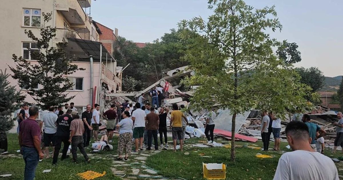 copy of articles thumbnail 1200 x 630 2025 08 10t234305 104.jpg - Buildings COLLAPSE After Massive 6.1 Magnitude Earthquake Strikes Popular Tourist Hotspot