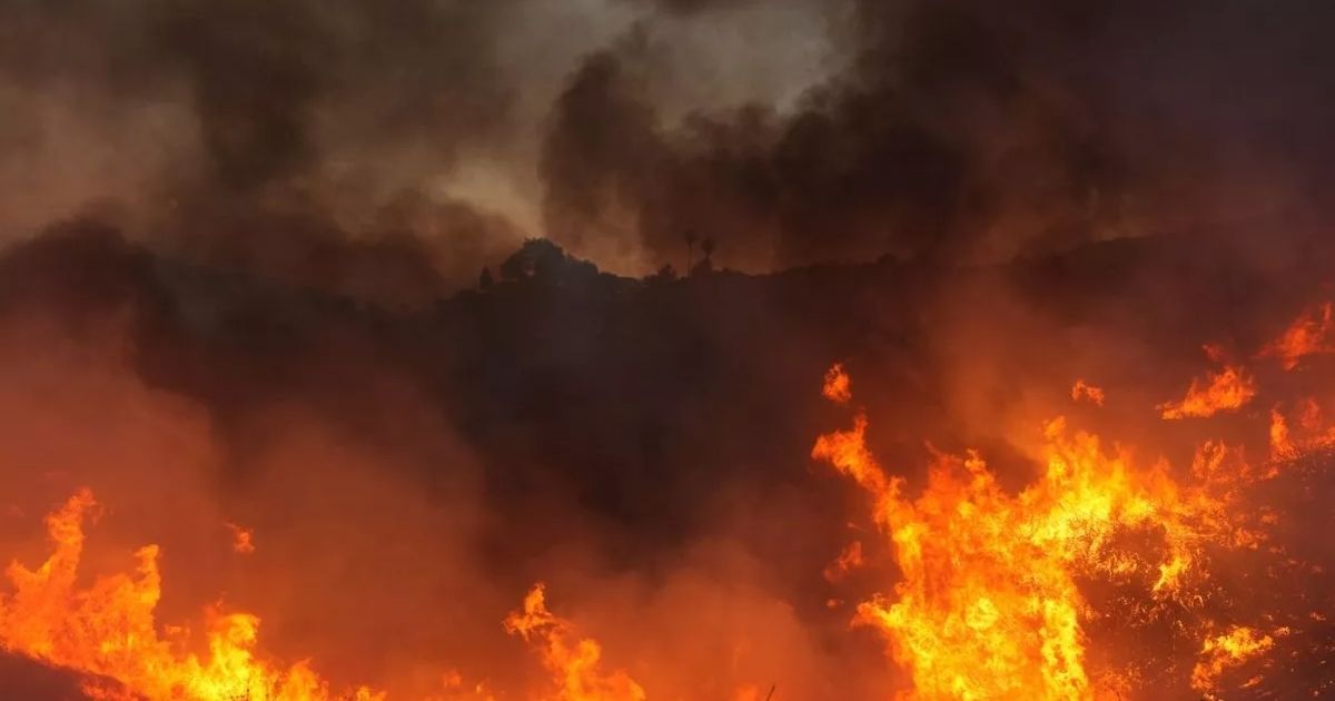 copy of articles thumbnail 1200 x 630 2025 08 12t152052 660.jpg - Prison evacuated as terrifying wildfire pictures show one of the largest in Colorado state history