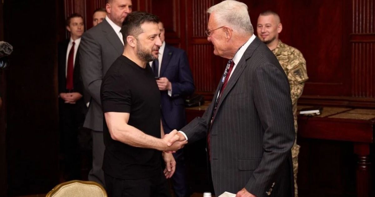copy of articles thumbnail 1200 x 630 2025 08 18t211228 144.jpg - White House asks Zelensky to wear a suit for Trump meeting
