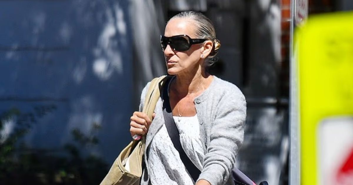 copy of articles thumbnail 1200 x 630 2025 08 27t161720 930.jpg - Sarah Jessica Parker Looks UNRECOGNIZABLE In Public as Fans Worry for her Health