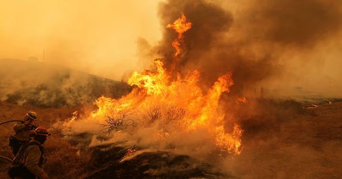 copy of articles thumbnail 1200 x 630 99 2.jpg - Flames spread with 'alarming speed' north of Los Angeles as Canyon Fire forces evacuations in Southern California