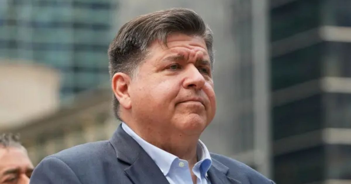copy of articles thumbnail 1200 x 630 2025 08 31t230930 467.jpg - Trump Slams 'Weak and Pathetic' Illinois Governor on Chicago Crime After More Than Six People KILLED During Weekend