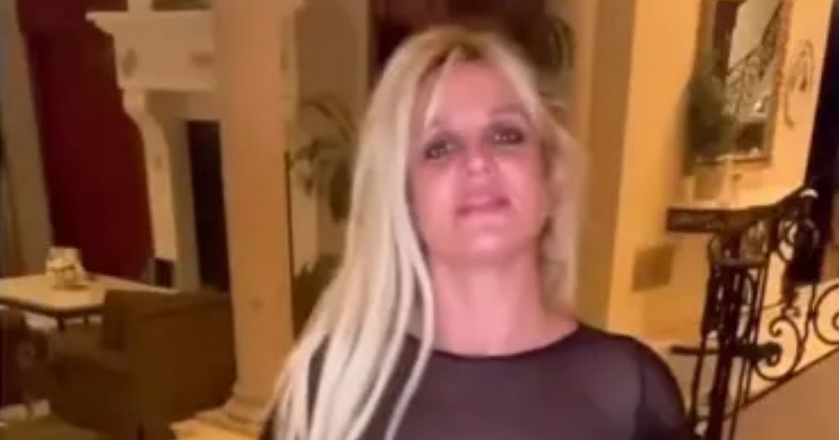 copy of articles thumbnail 1200 x 630 2025 09 09t150440 027.jpg - Britney Spears’ friends, family worried as singer is living in messy mansion covered in dog poop and posing without clothes