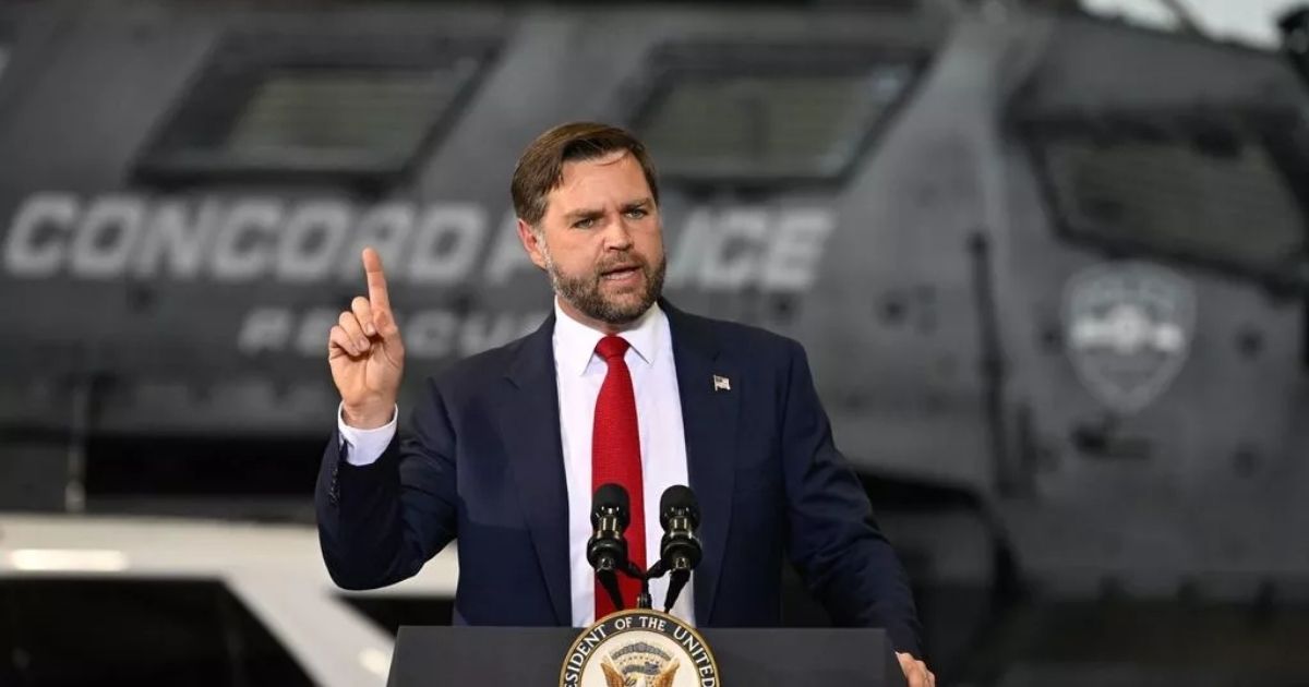 copy of articles thumbnail 1200 x 630 2025 09 25t125151 331.jpg - 'Follow Your Doctor!'- JD Vance turns on Donald Trump as he makes 'very simple' Tylenol claim to pregnant women