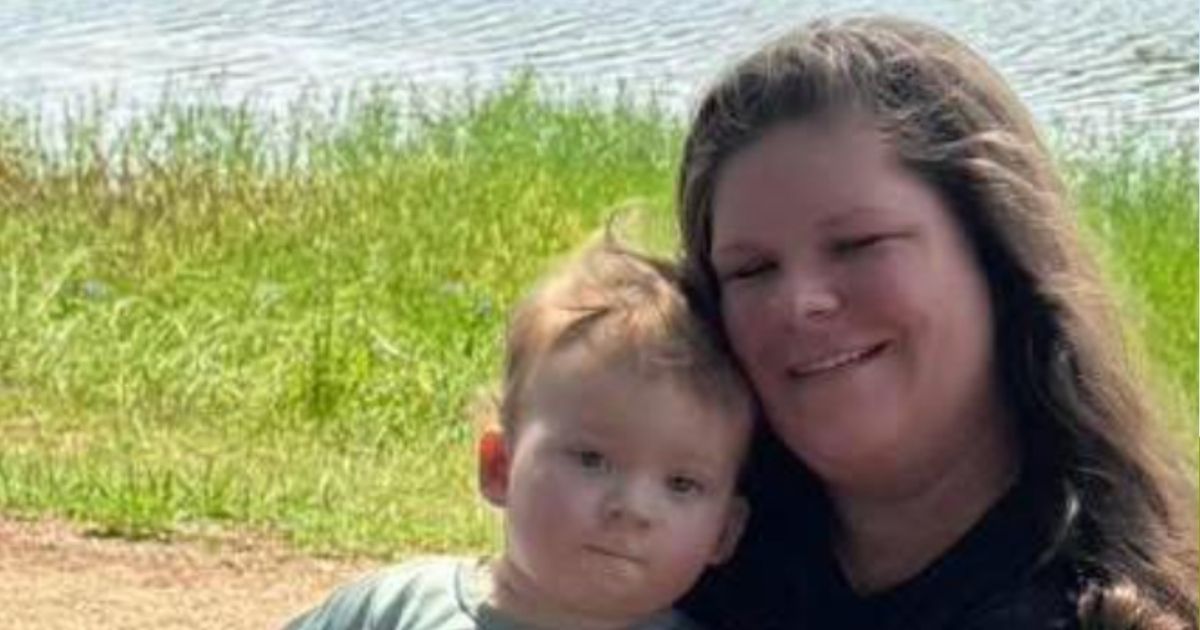 copy of articles thumbnail 1200 x 630 100 20.jpg - 14-Month-Old Reportedly Drowned in the Bathtub After His Distracted Mom Wandered Off Texting