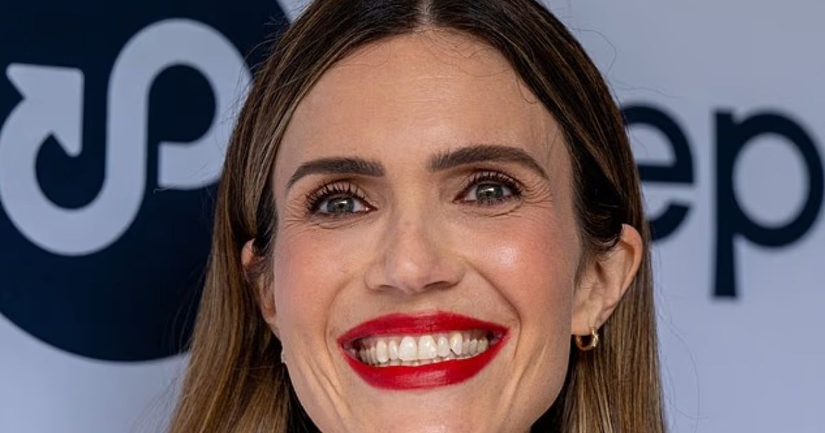 copy of articles thumbnail 1200 x 630 2025 10 10t140821 078.jpg - Popular actress Mandy Moore shocks fans with 'unrecognizable' appearance after suffering heartbreaking tragedy