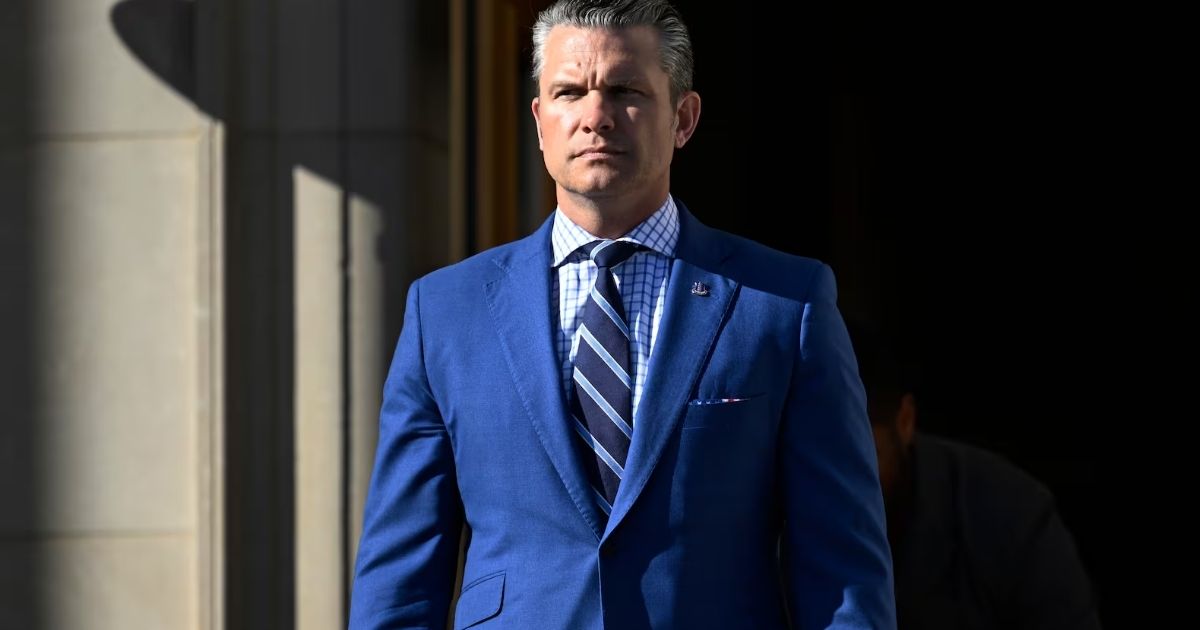 copy of articles thumbnail 1200 x 630 2025 10 14t184032 136.jpg - Pete Hegseth Fires ‘Fat’ Soldiers After Photo Of 'Overweight' Troops Arriving In Illinois Goes Viral