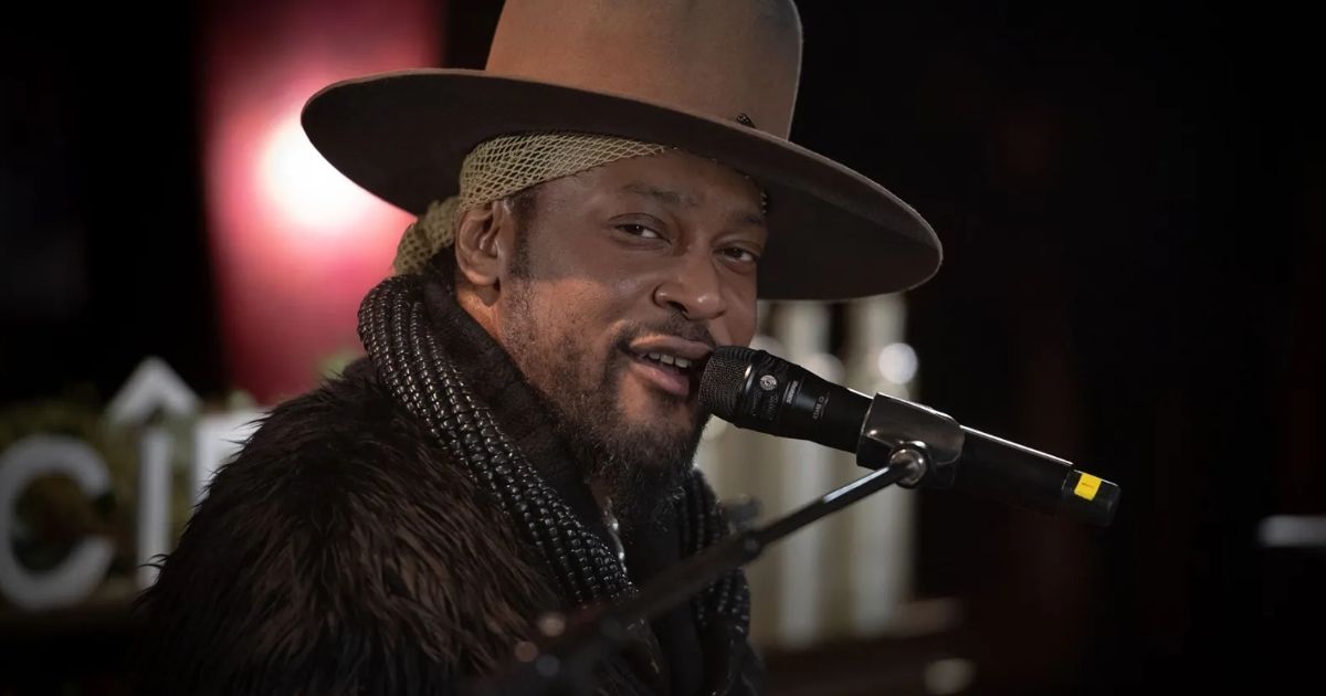 copy of articles thumbnail 1200 x 630 2025 10 14t213815 507.jpg - Soul's Modern Visionary Singer D'Angelo DEAD