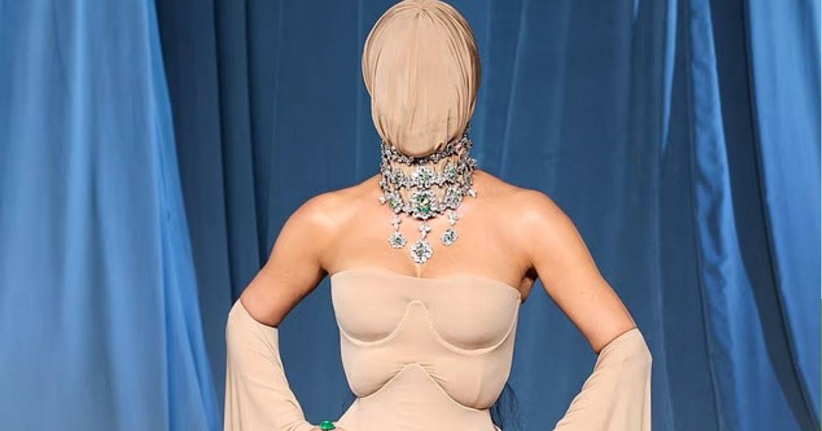 copy of articles thumbnail 1200 x 630 2025 10 19t174222 564.jpg - Kim Kardashian stuns onlookers in horrifying MASKED look at one of Hollywood's biggest galas