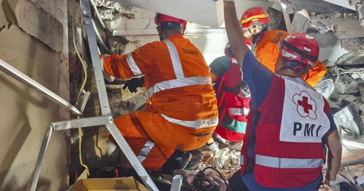 copy of articles thumbnail 1200 x 630 98.jpg - Frantic rescue as school collapses leaving at least three dead and dozens trapped under the rubble