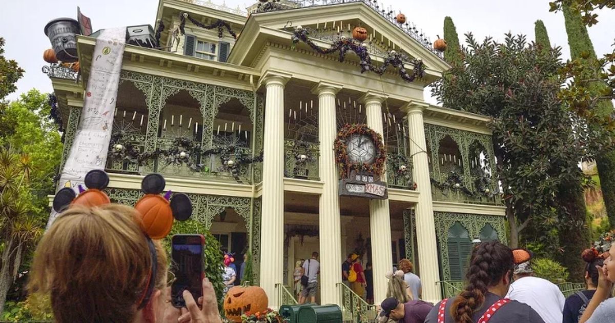 copy of articles thumbnail 1200 x 630 99 13.jpg - Disneyland Visitor DEAD After Suffering Heart Attack While Riding Haunted Mansion Attraction